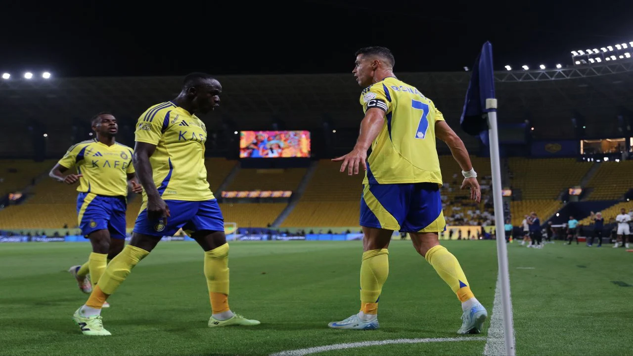 توقيت انطلاق مواجهة القادسية والتعاون والناقل الحصري للقاء في الدوري السعودي